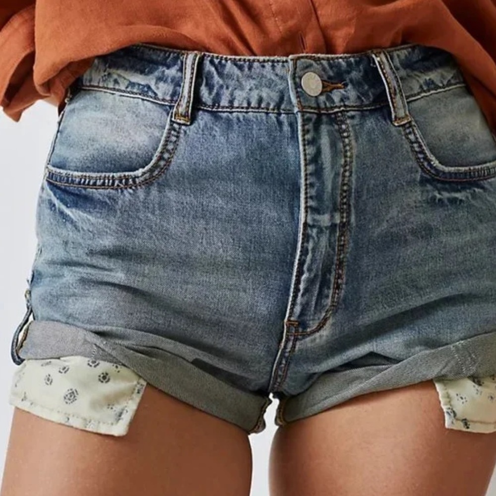 ANTHROPOLOGIE PILCRO relaxed distressed denim jean shorts elastic waistband
